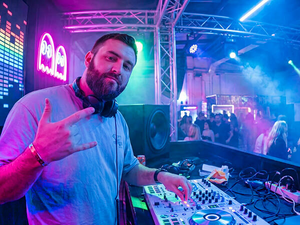 Professional DJ & Stage Atmosphere